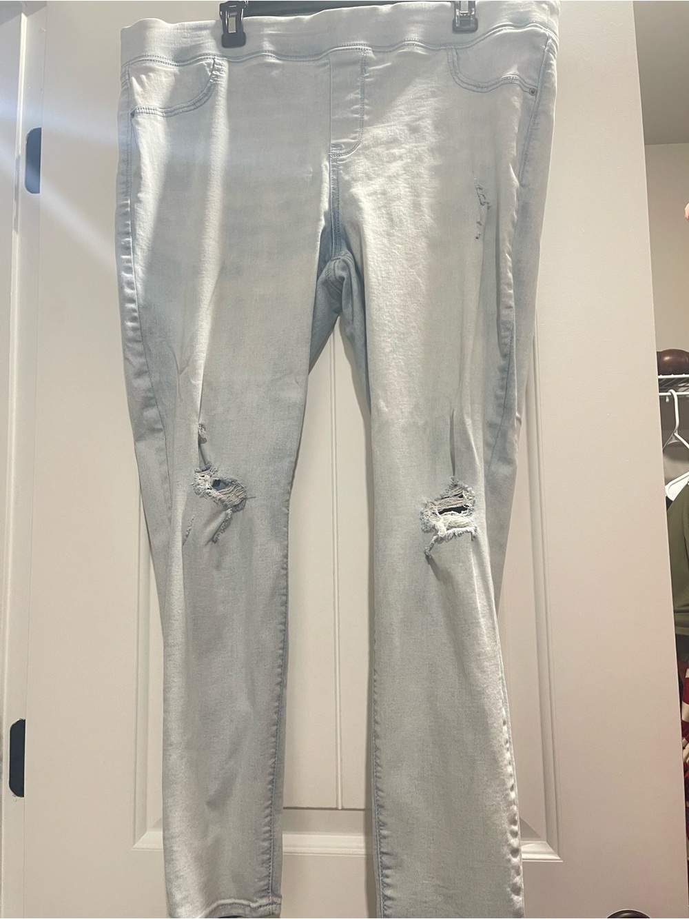 Old Navy Light Blue Distressed Skinny Jeans